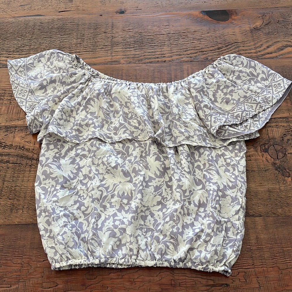 Natalie Martin silk cropped blouse. Light grey and cream silk.
